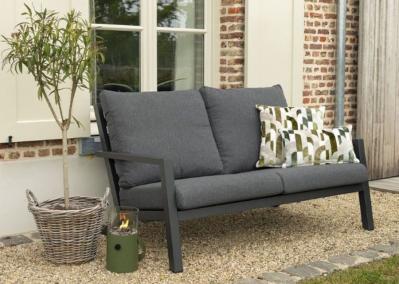 Inspiratie: 5x de mooiste tuinbanken voor de voortuin